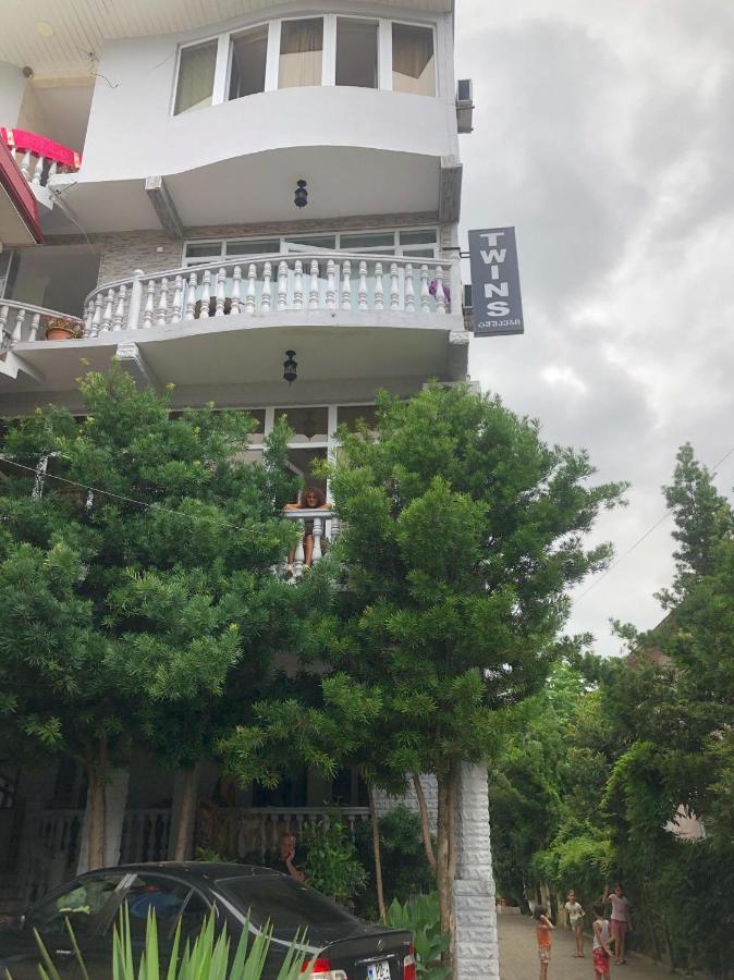 Twins Guest House By Black Sea Kobuleti Exterior foto